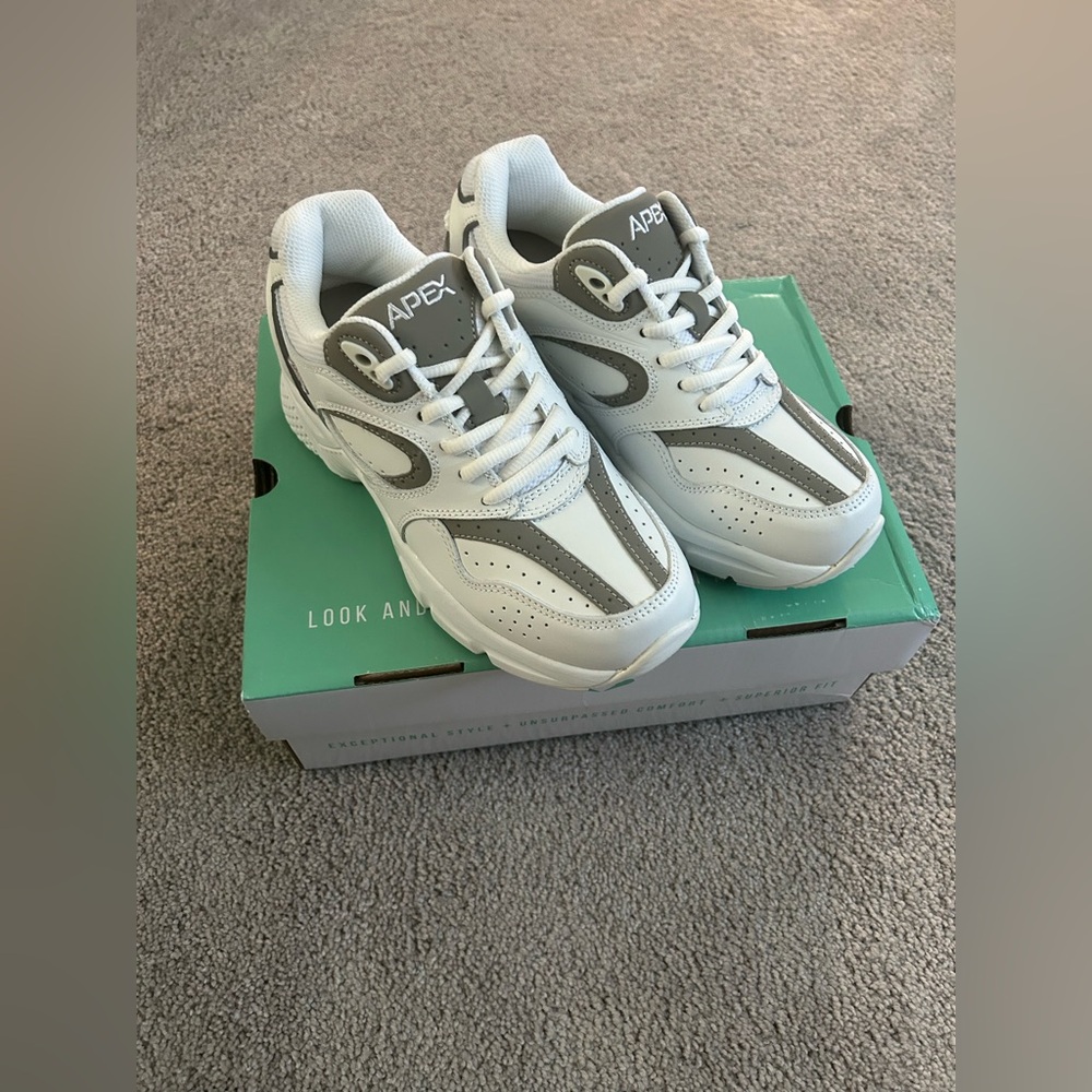 APEX X821 Women Size:5 WIDTH: M